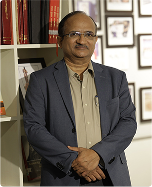 BITS Pilani faculty member explaining digital learning approach BITS Pilani faculty member explaining digital learning approach